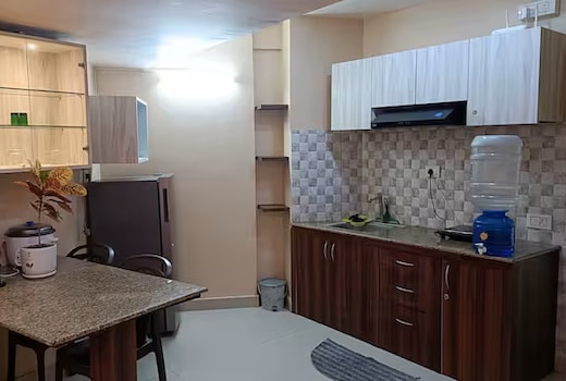 Modern Studio with Bathtub Near CC2