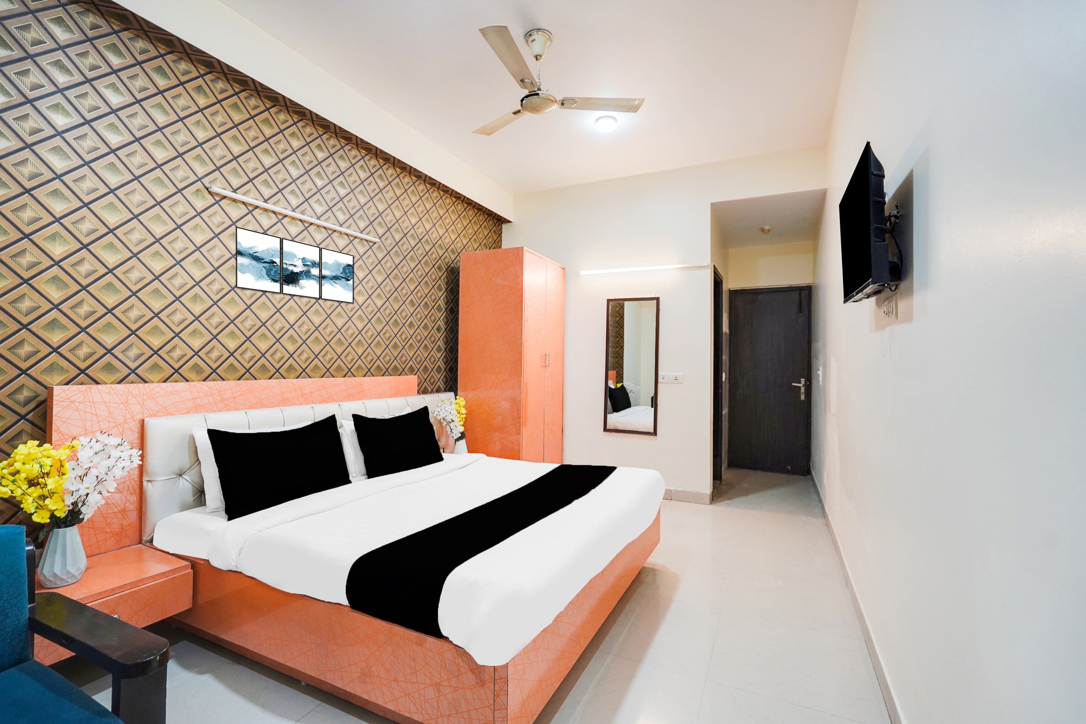 Super Townhouse Maithli Marg Sector 55 formerly Red Roof - Tap to explore photos