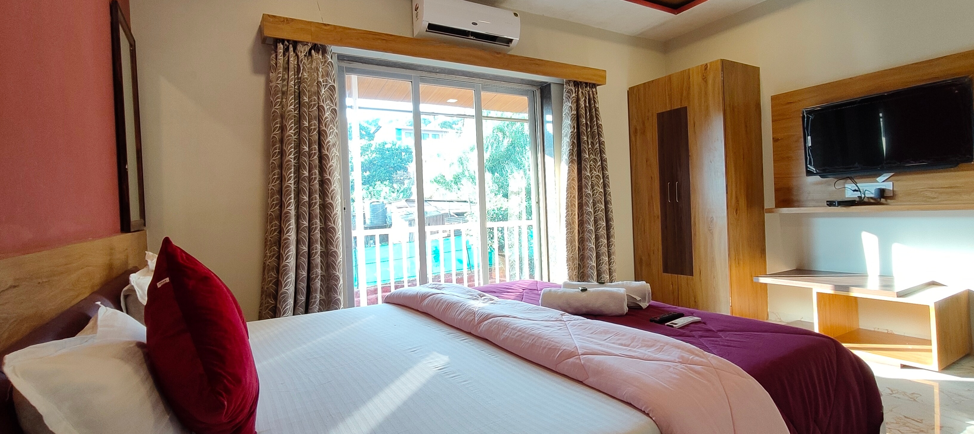 Queen Deluxe Room 1