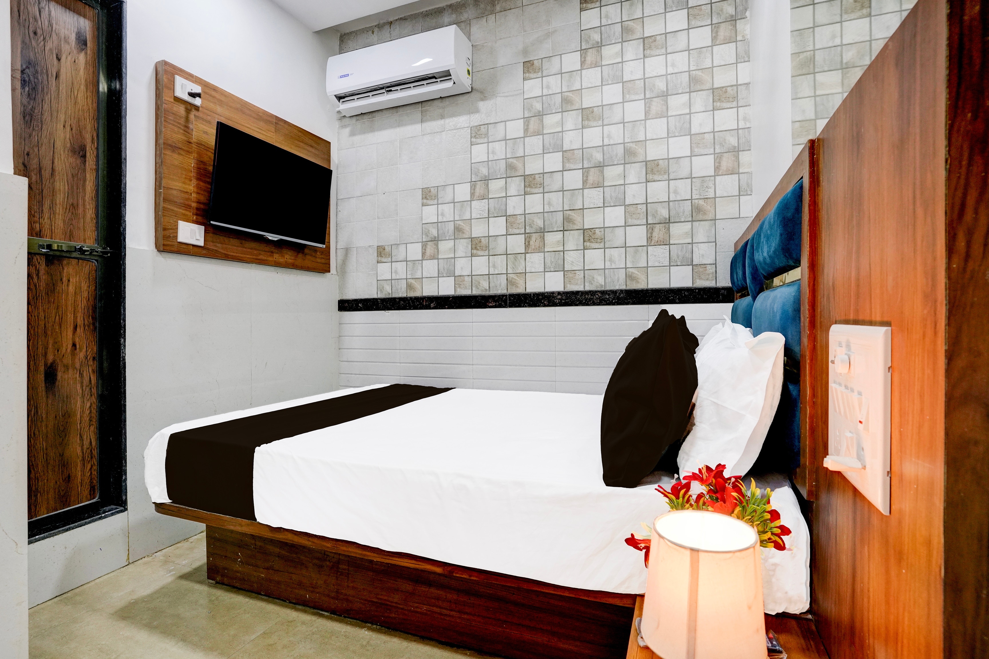 Hotel O Radha Palace - Tap to explore photos