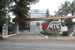 Hotel Sanai Residency, Wai