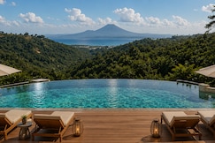 Emana Aruna, Bali