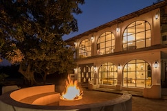 StayVista | Casa Blanca 4 BHK Villa, Karjat