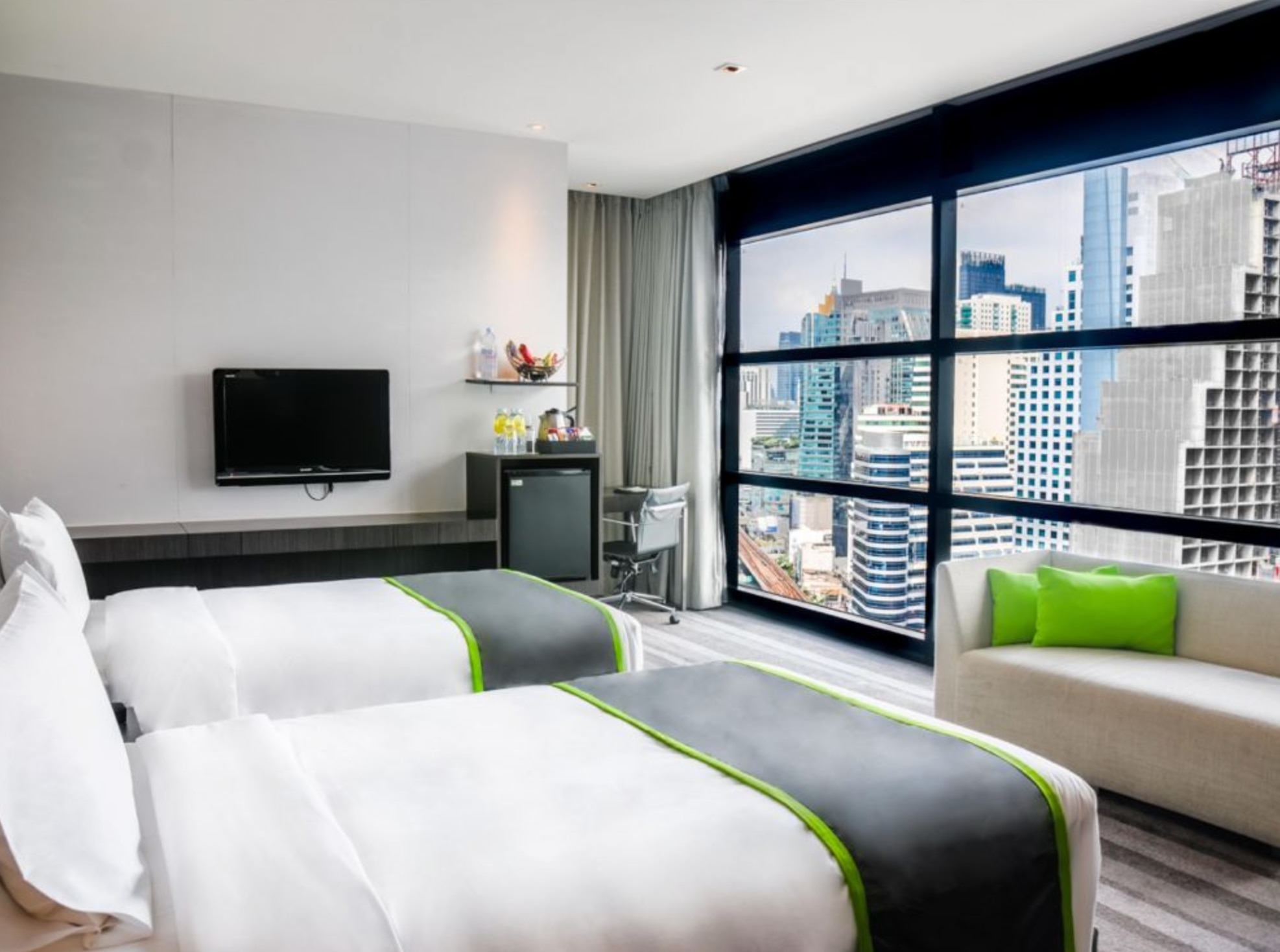 Holiday Inn Bangkok Sukhumvit - Tap to explore photos