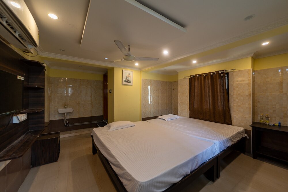 JR Lodge @ Velankanni Bus-stand - Tap to explore photos