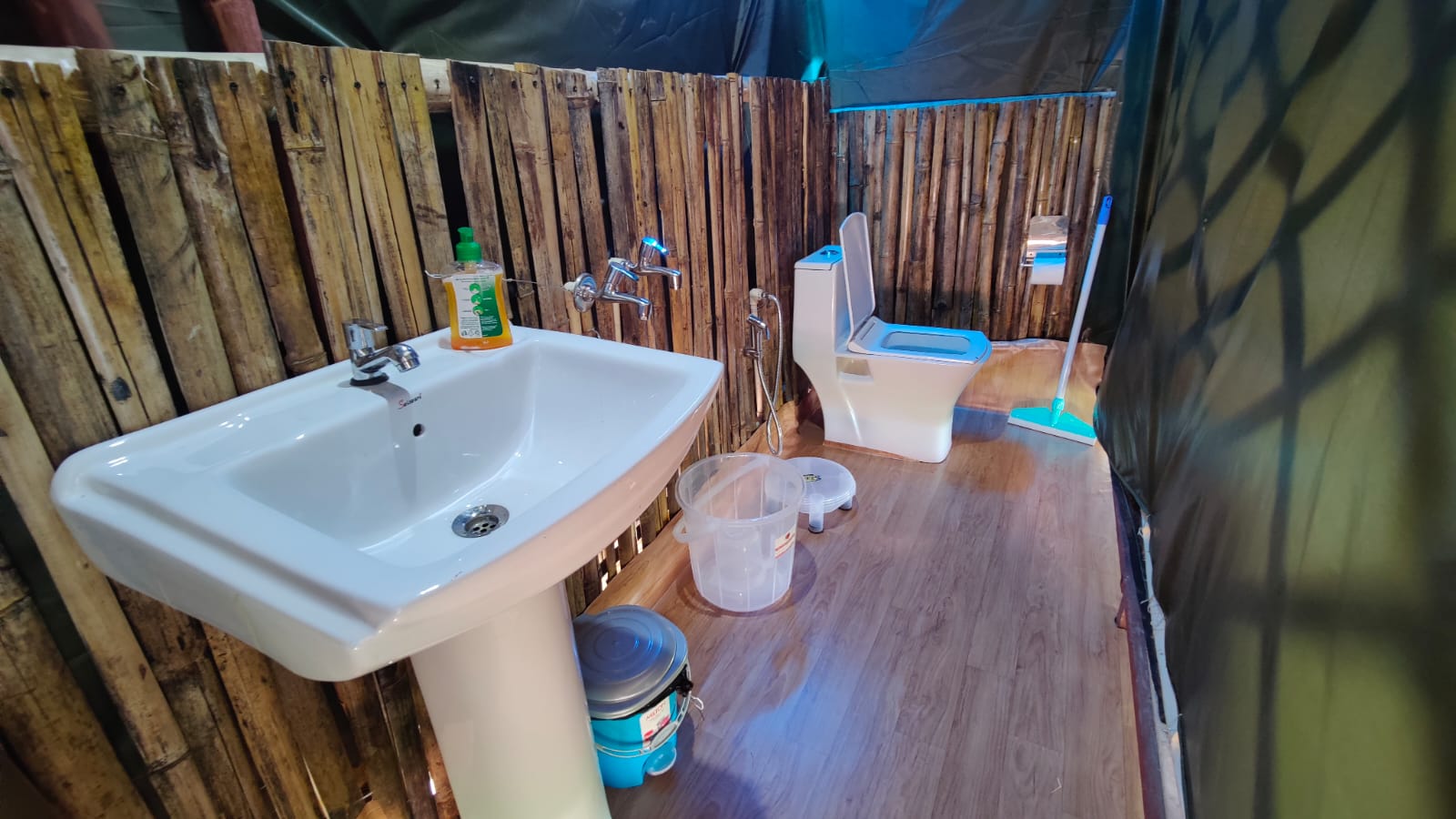 Jungle Safari Luxury Camps - Tap to explore photos