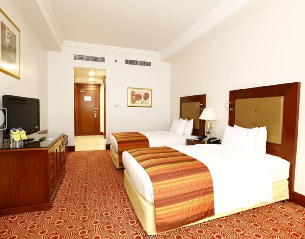 Holiday International Hotel Bur Dubai - Tap to explore photos