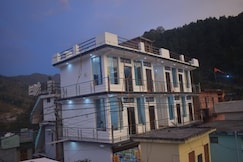 Hotel Village inn by StayApart, Barkot