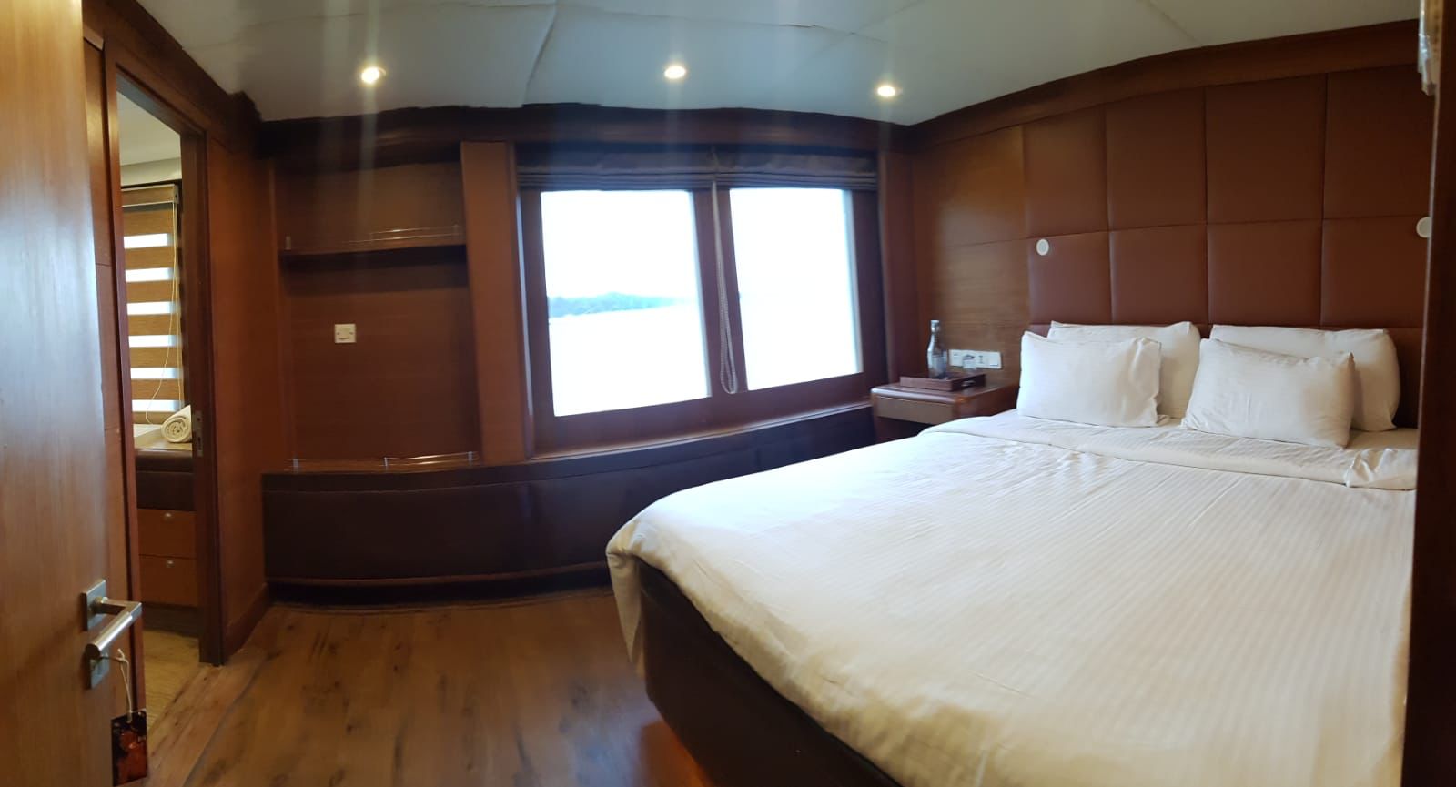 Apsara Houseboat - Tap to explore photos