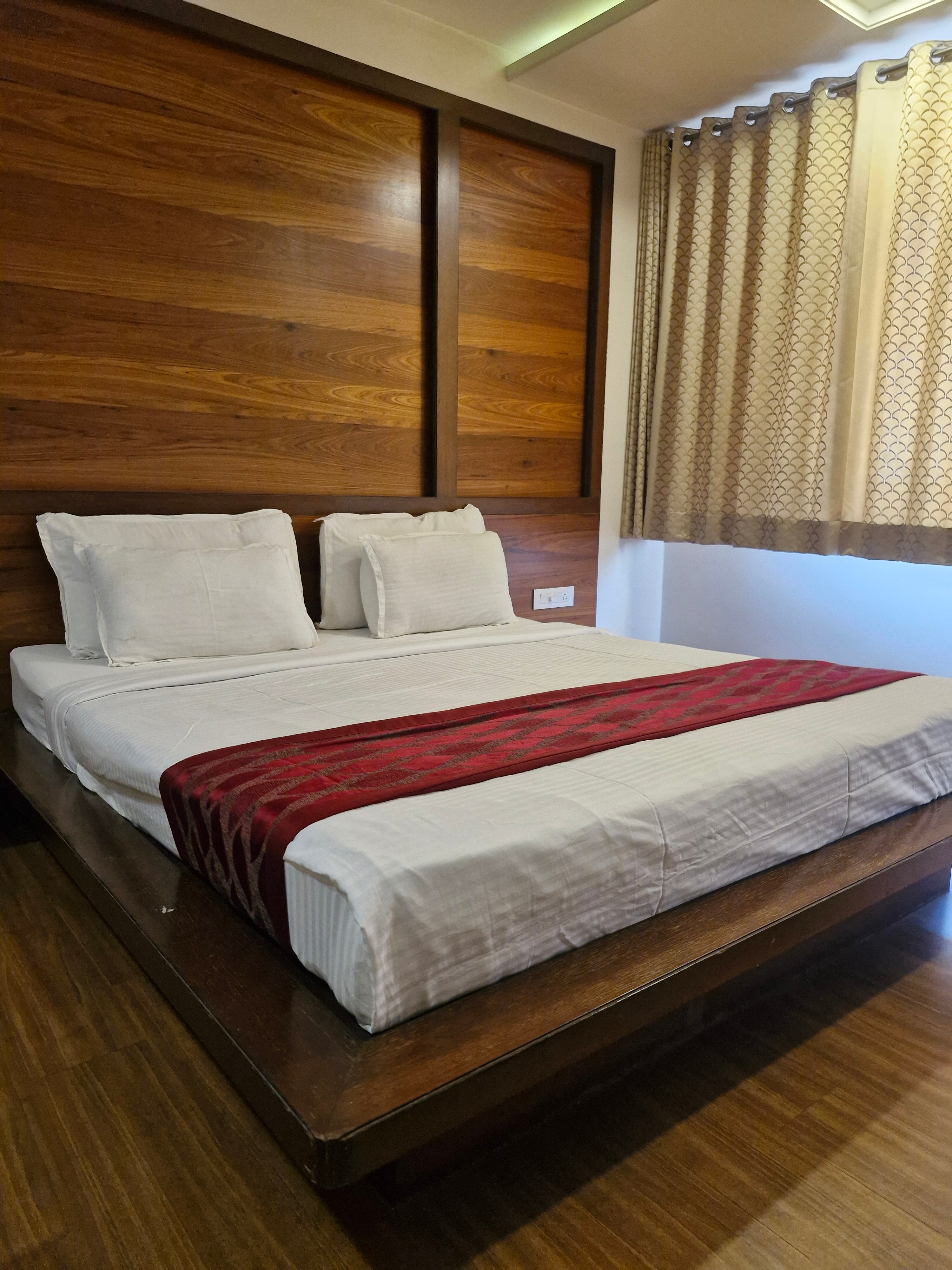 Hotel Radiant 2