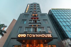 Super OYO Townhouse 1 Hotel Salemba, Jakarta