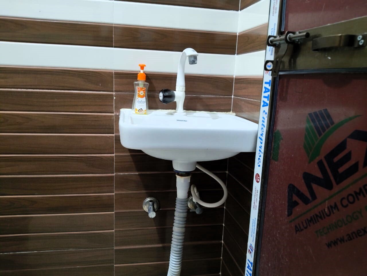 Mahavir Guest House - Tap to explore photos