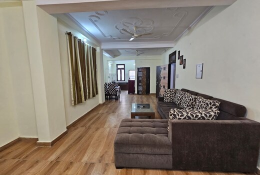 L201 3BHK in Krishna Nagar Lucknow