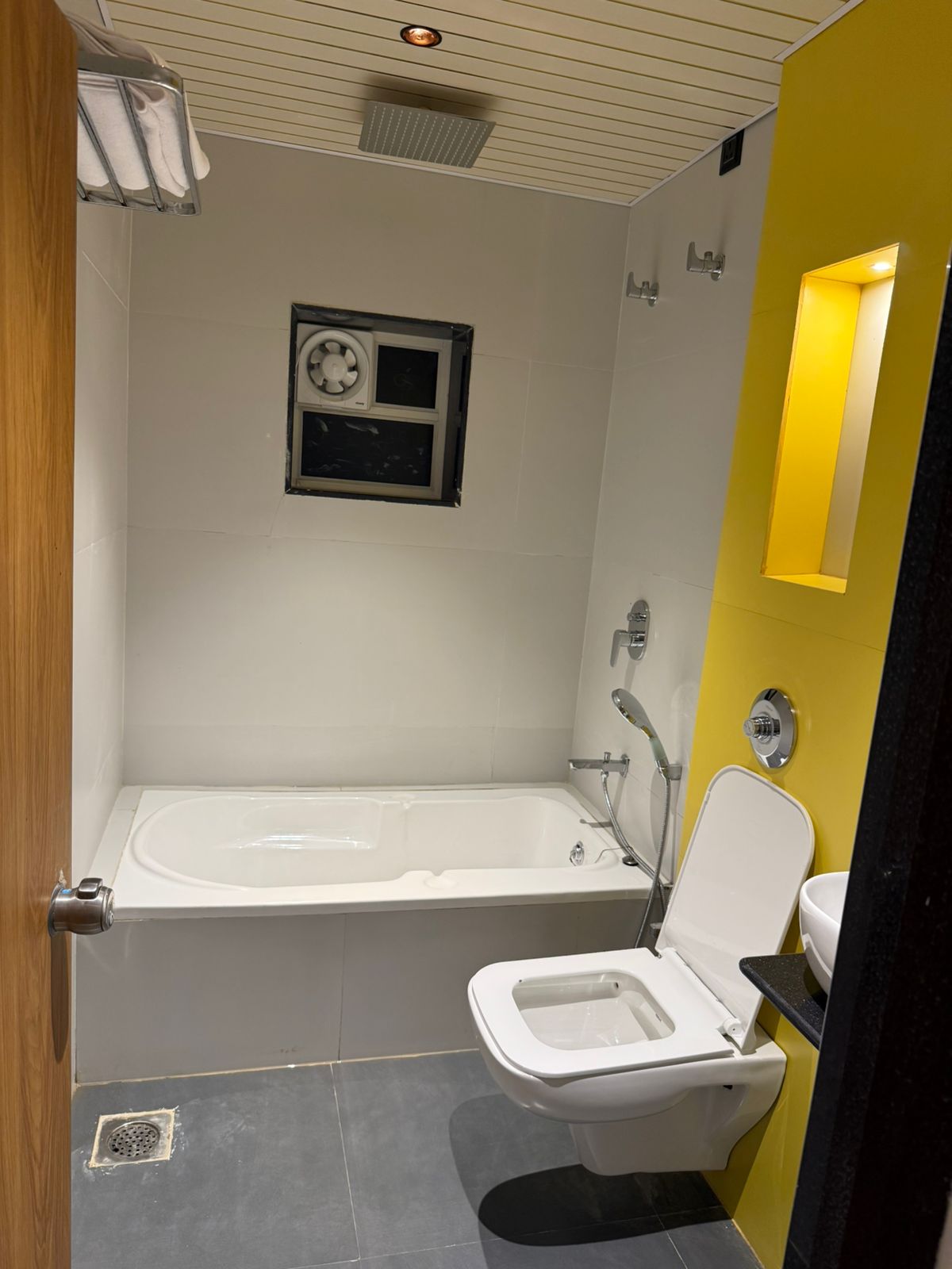 LILIUM EXPRESS HOTELS - Tap to explore photos
