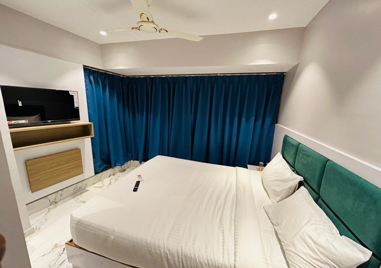 Grand Dyad Hotel - Near Kokilaben Hospital Andheri West - Tap to explore photos