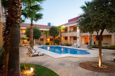 Best Western Cumbres Aeropuerto - Tap to explore photos