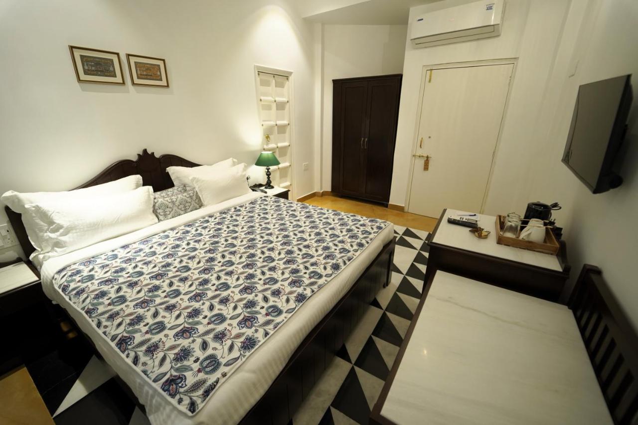 Grandrosse Boutique - Pichola Lake Facing Hotel - Tap to explore photos