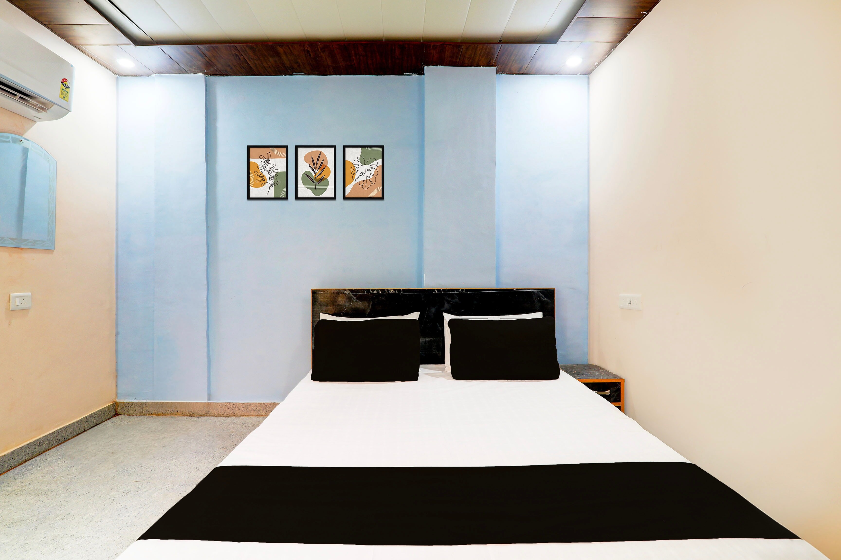 Super Hotel O Shivay Inn - Tap to explore photos