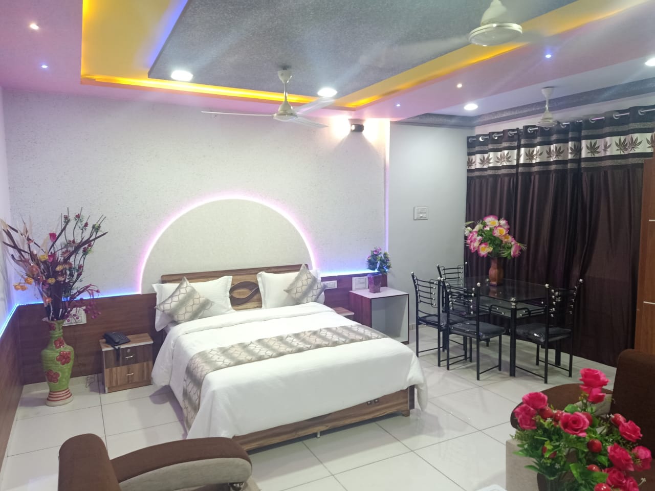 Hotel Samrat International - Tap to explore photos
