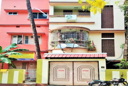 12 Home Stay service Apartment