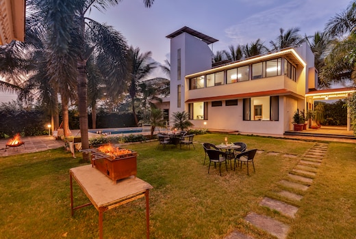 SaffronStays Mango Vino