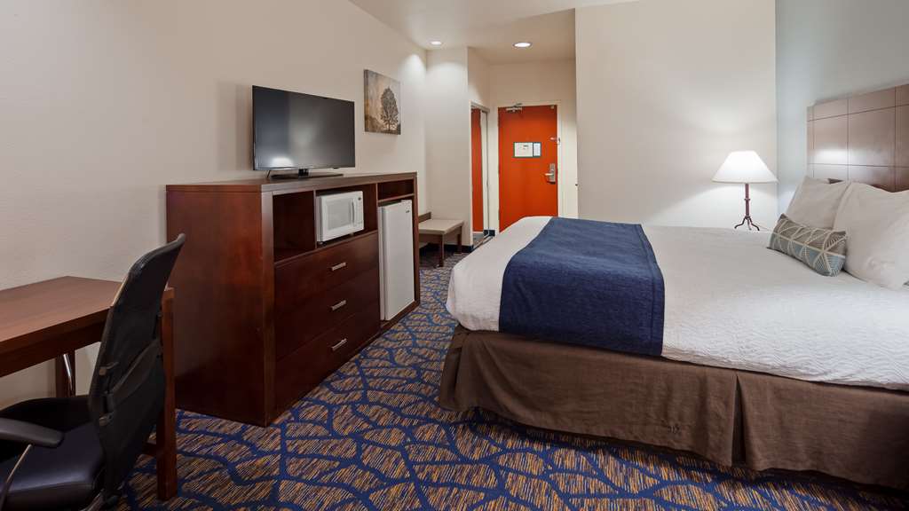Best Western Plus Villa Del Lago Inn - Tap to explore photos
