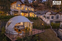 StayVista at GLAMP AT ILIKA W/Mountain View and Deck, Chail