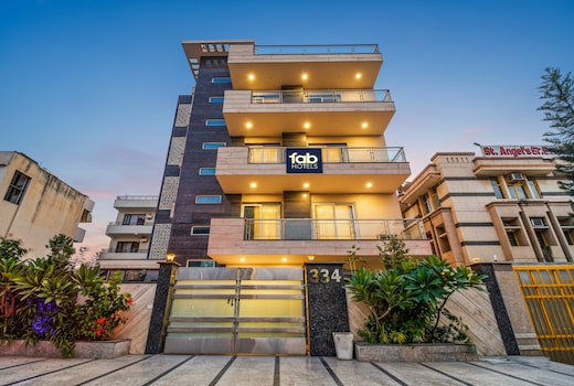 FabHotel VR Stay Near Huda City Centre Gurugram