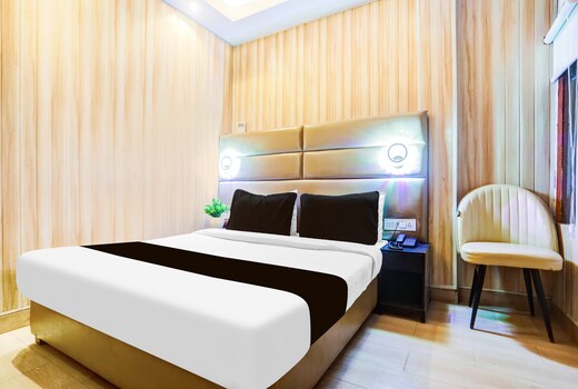 Super Hotel O Vivekanand Marg