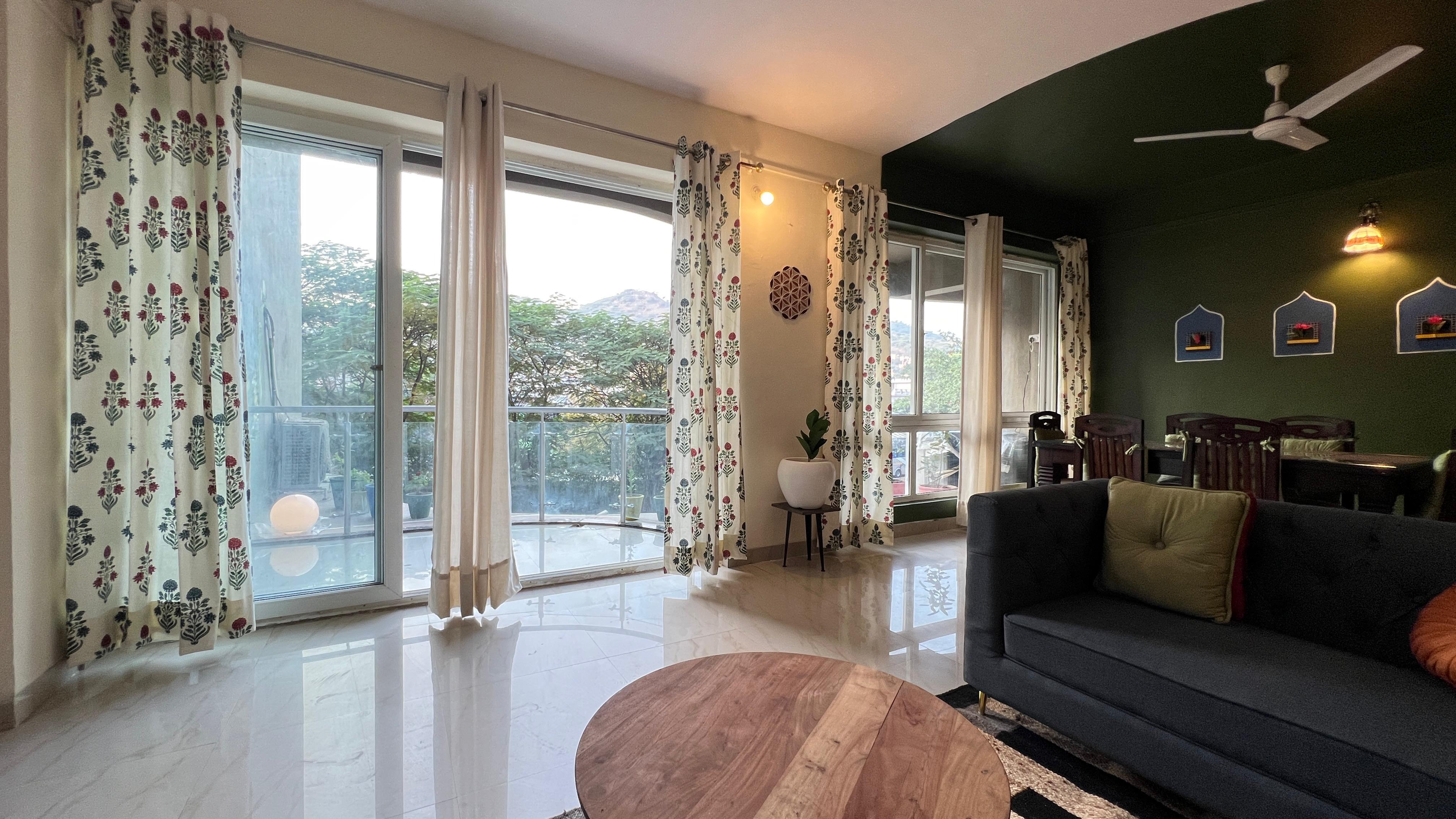 Alora  Breezy 3BHK haven with Hot tub - Tap to explore photos