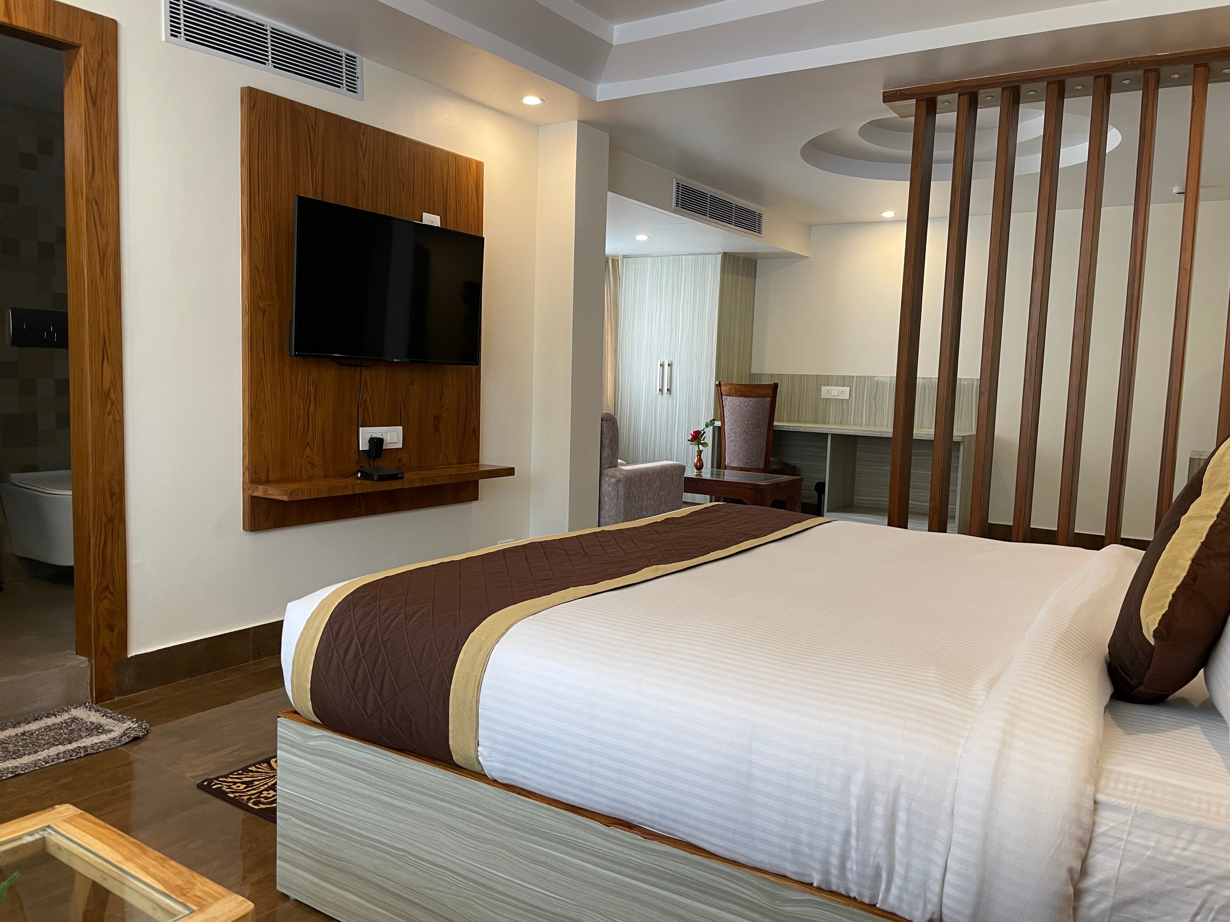 HOTEL HIMALAYAN REGENCY - Tap to explore photos