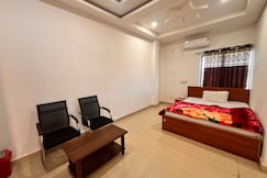 Collection O Panikhaiti Railway Station Formerly Brahmaputra View Guest House, Guwahati