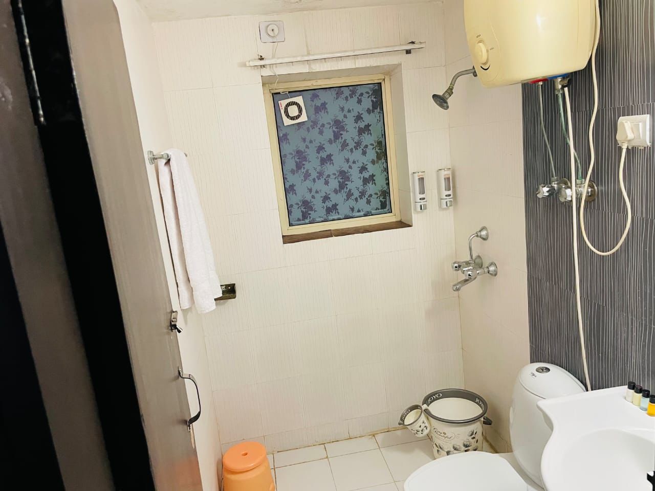 Anuj Home Stay - Tap to explore photos