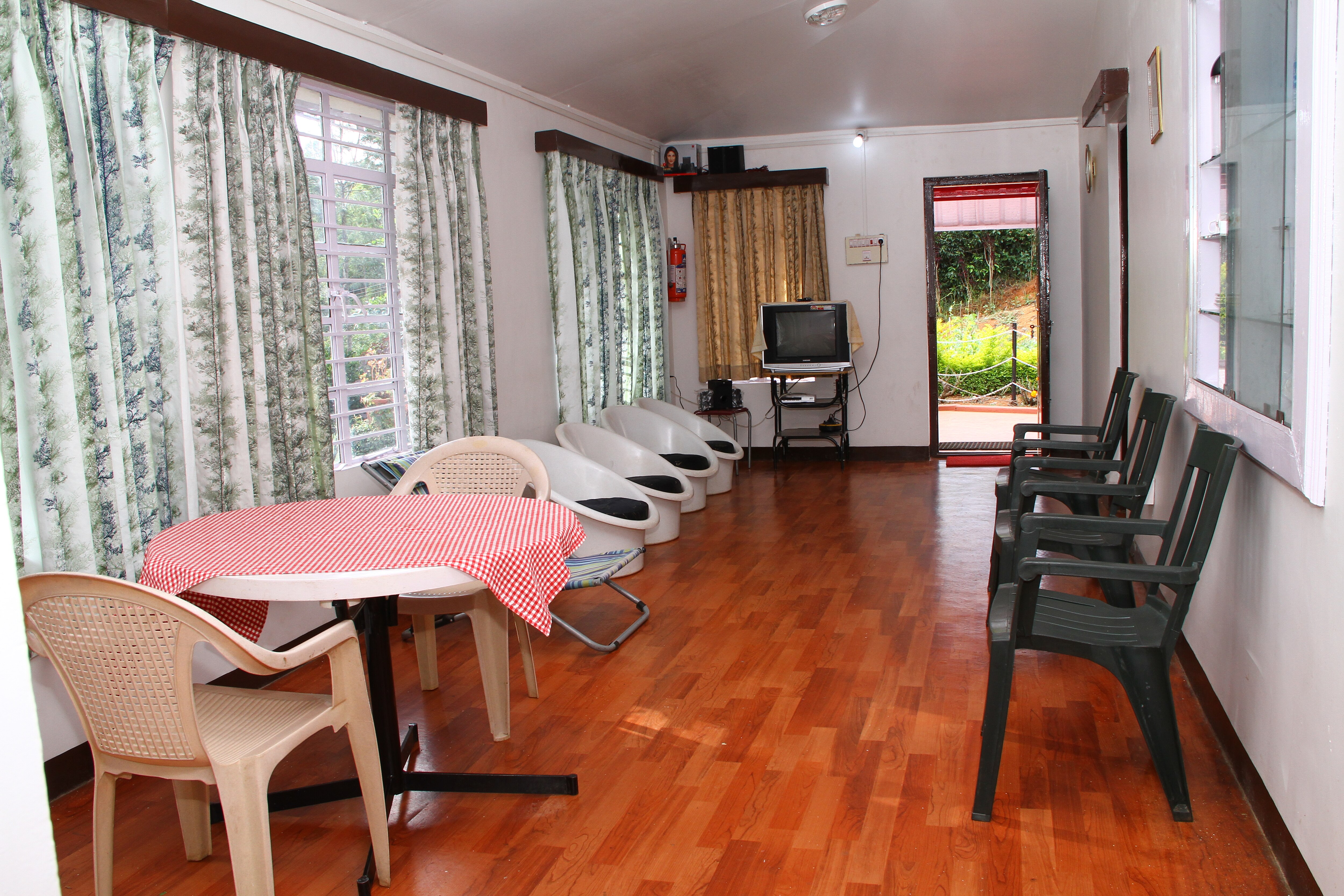 Golf Dale Holiday Resort - Tap to explore photos