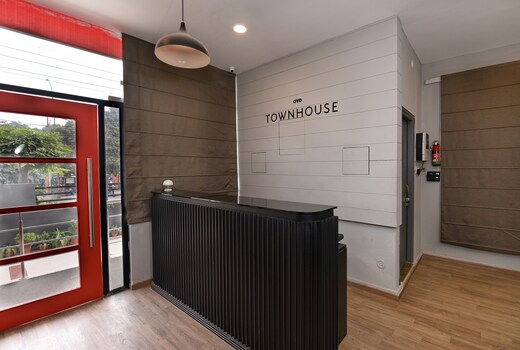 Super Townhouse Function Inn Near Chaudhary Charan Singh International Airport