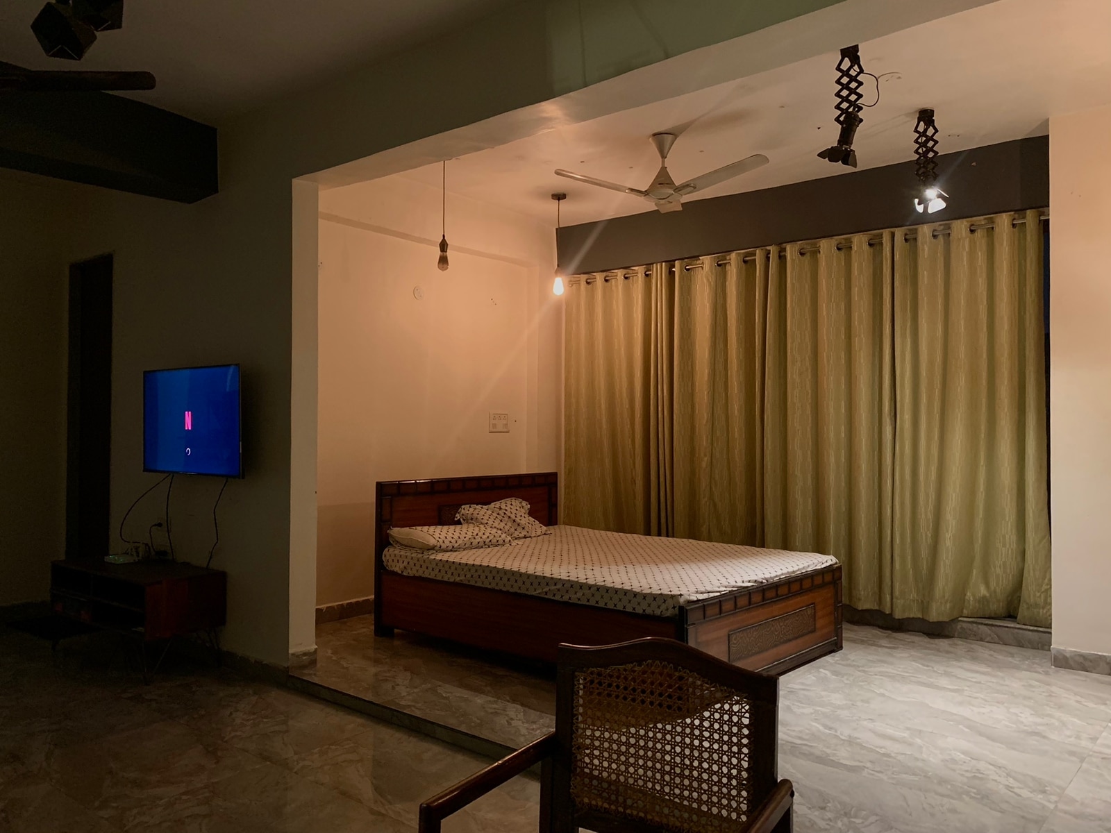 Luxury Penthouse with Cafe facilities in the heart of Patna - Tap to explore photos