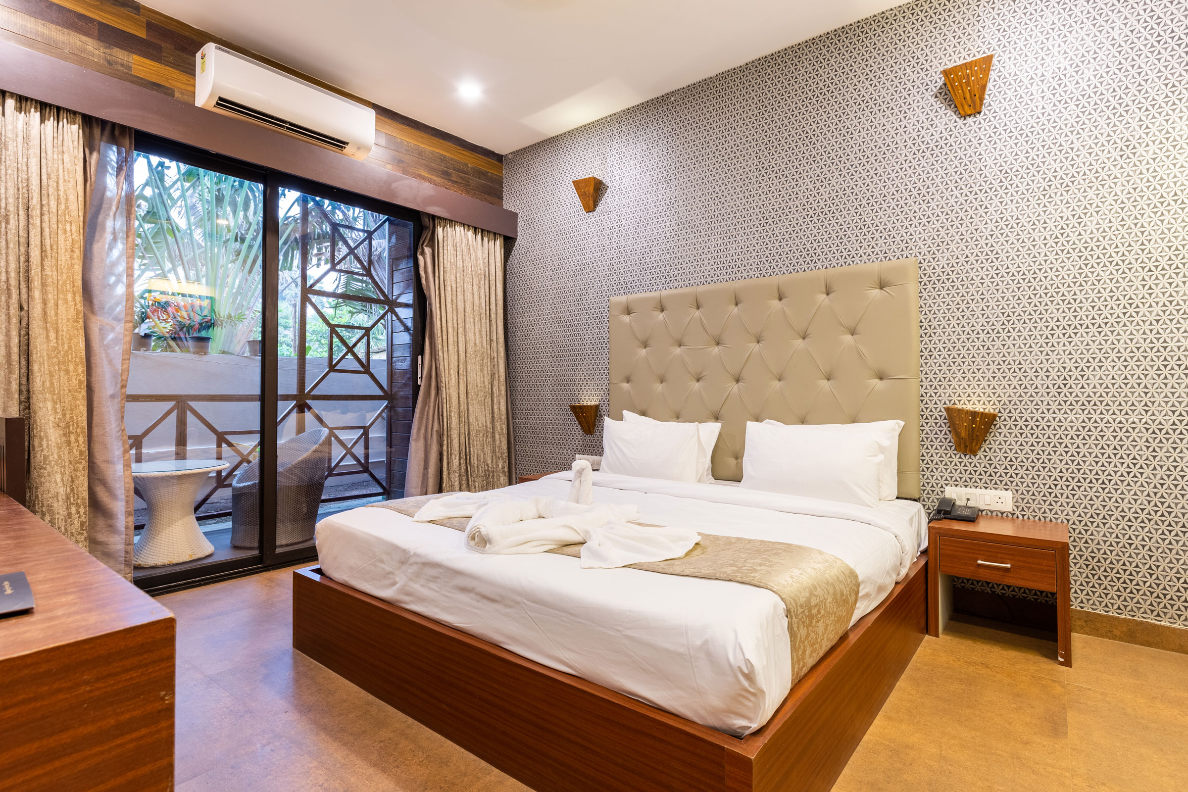 Amara Oceanfront Resort & Club Baga - Tap to explore photos