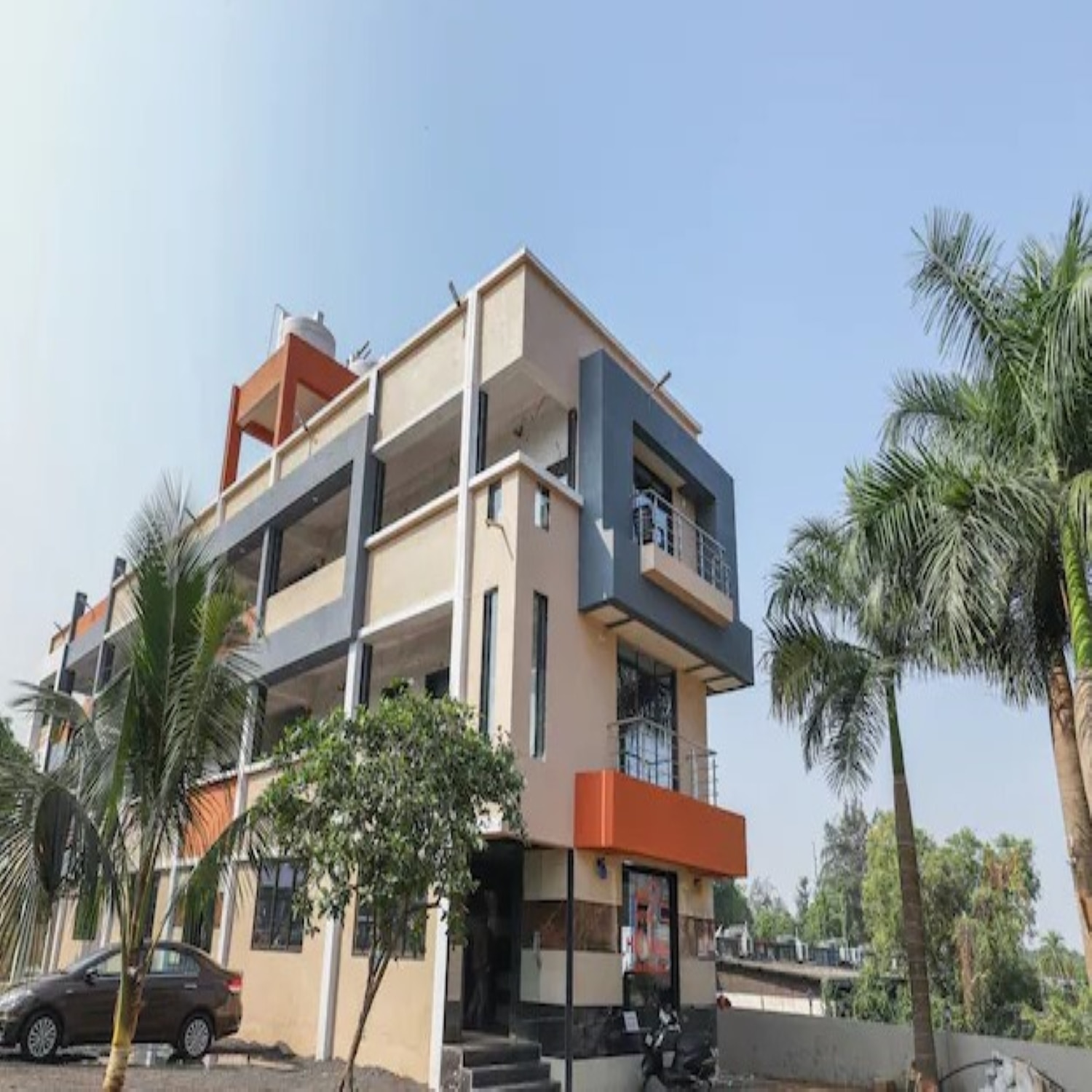 Hotel Hill Villa Daman - Tap to explore photos