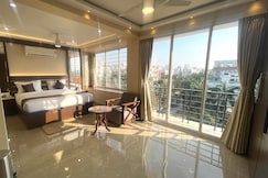 The Crystal New Town Kolkata, Kolkata