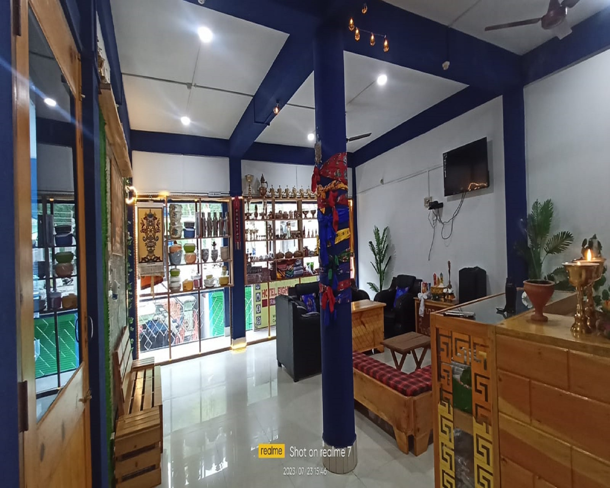 Eight Lucky Homestay - Tap to explore photos