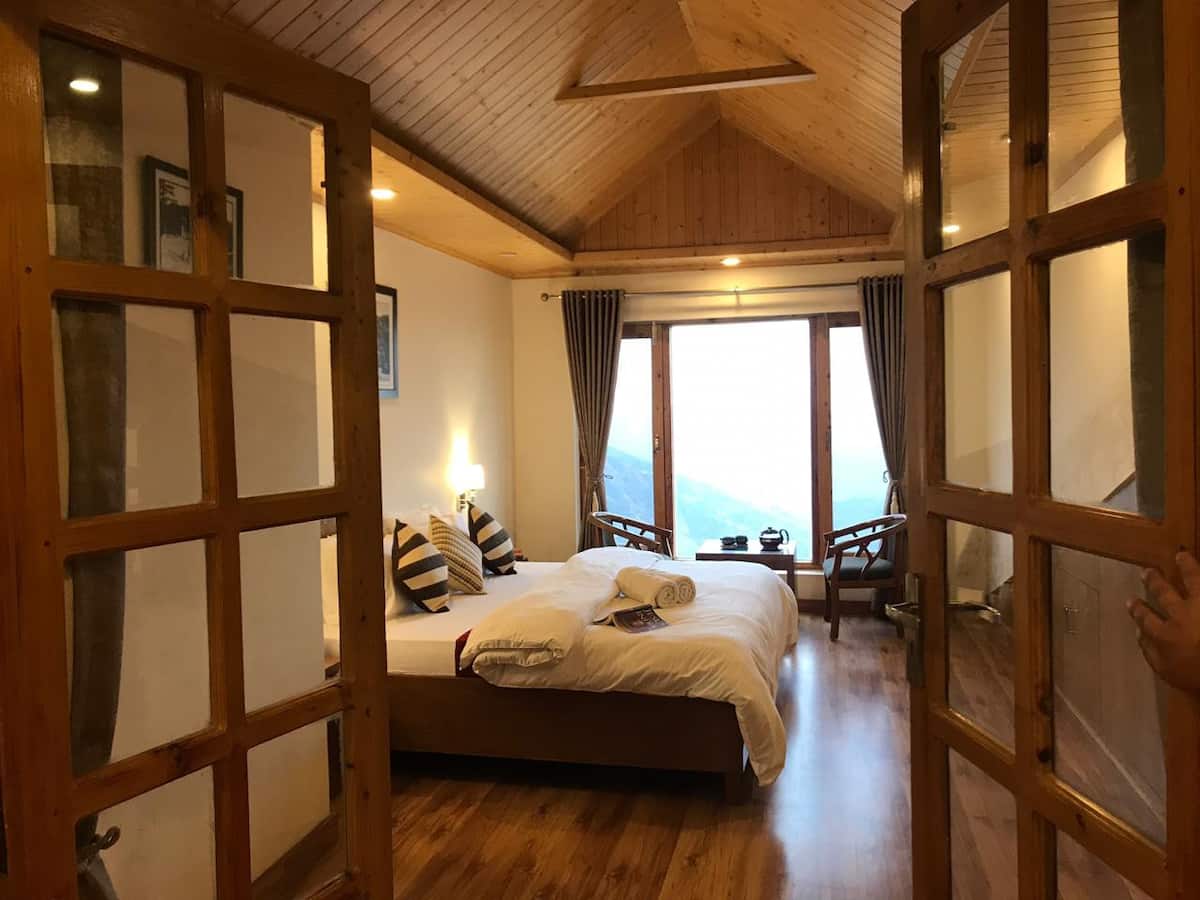 The Peak Homestay - Tap to explore photos