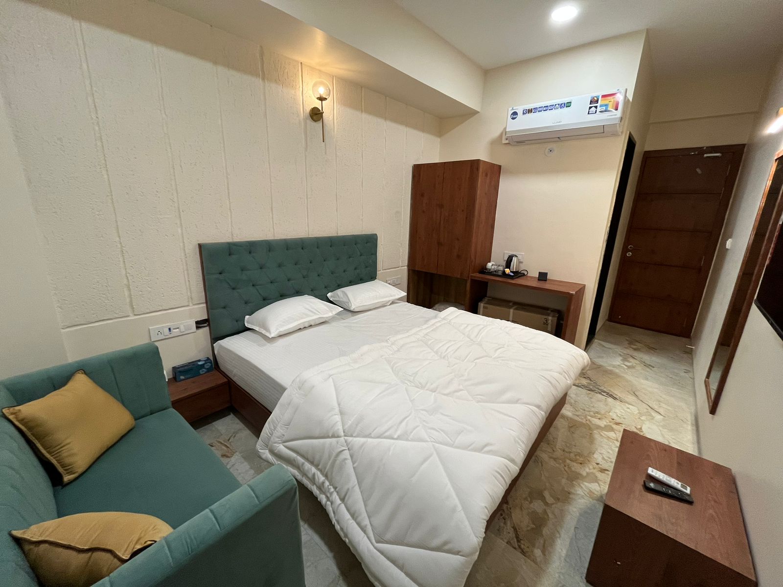 Hotel Madhav Inn - Tap to explore photos