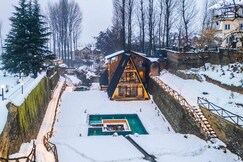 StayVista at Alpha and Peek a boo, Srinagar