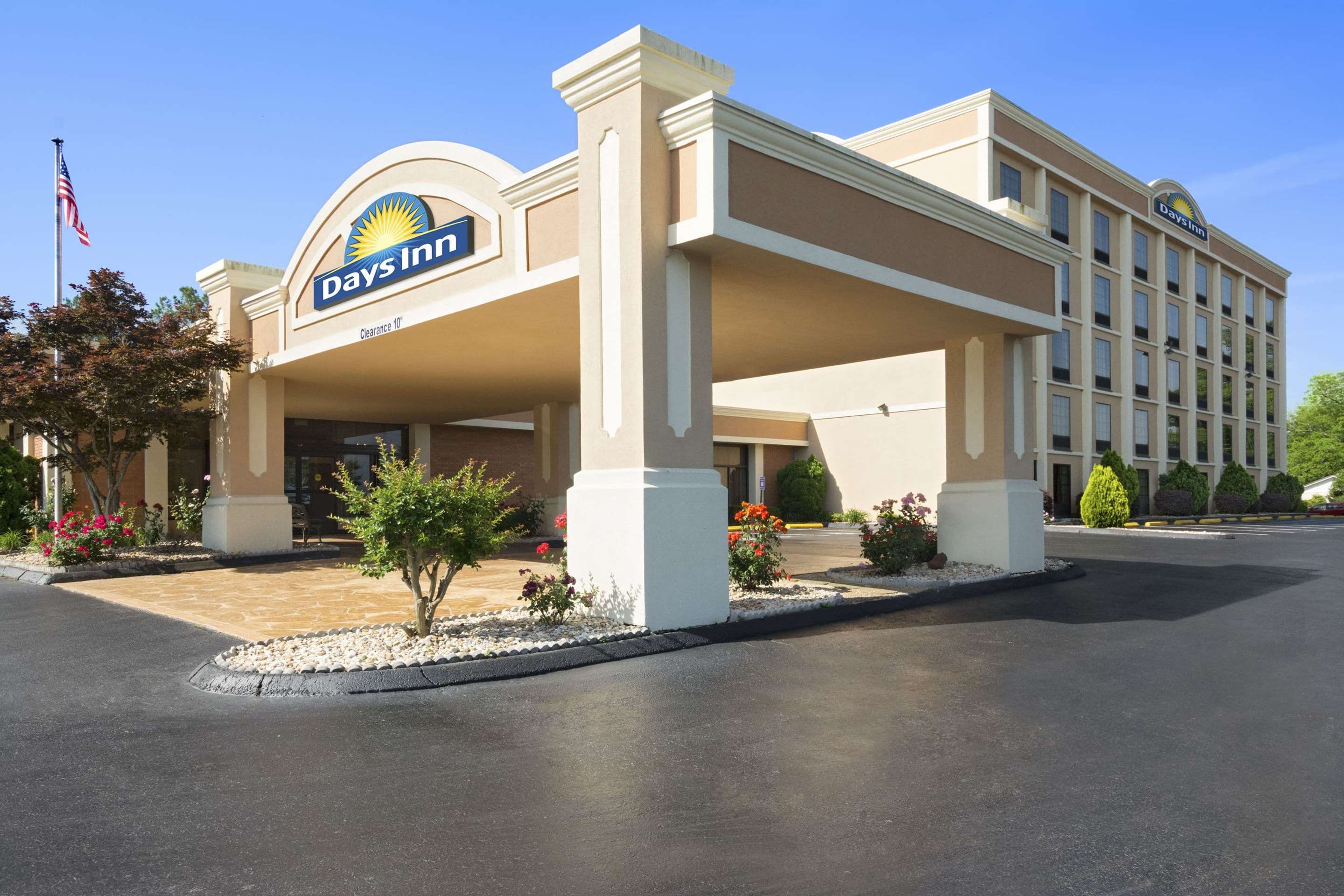 Days Inn by Wyndham Rome Downtown - Tap to explore photos