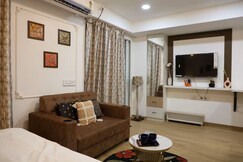 Flyora Studio 5min to Airport, Sasvad