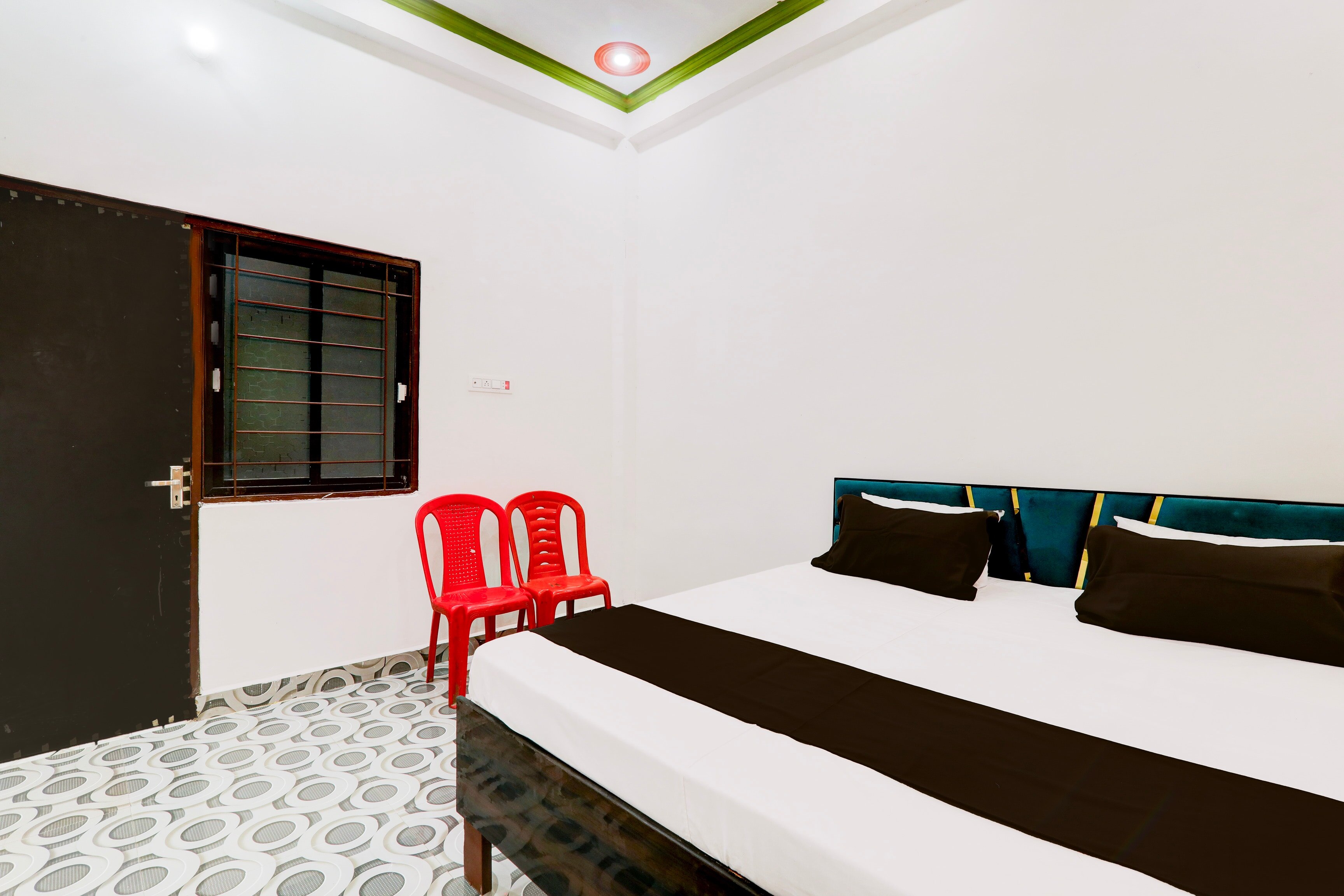 Hotel O sadhna Palace - Tap to explore photos
