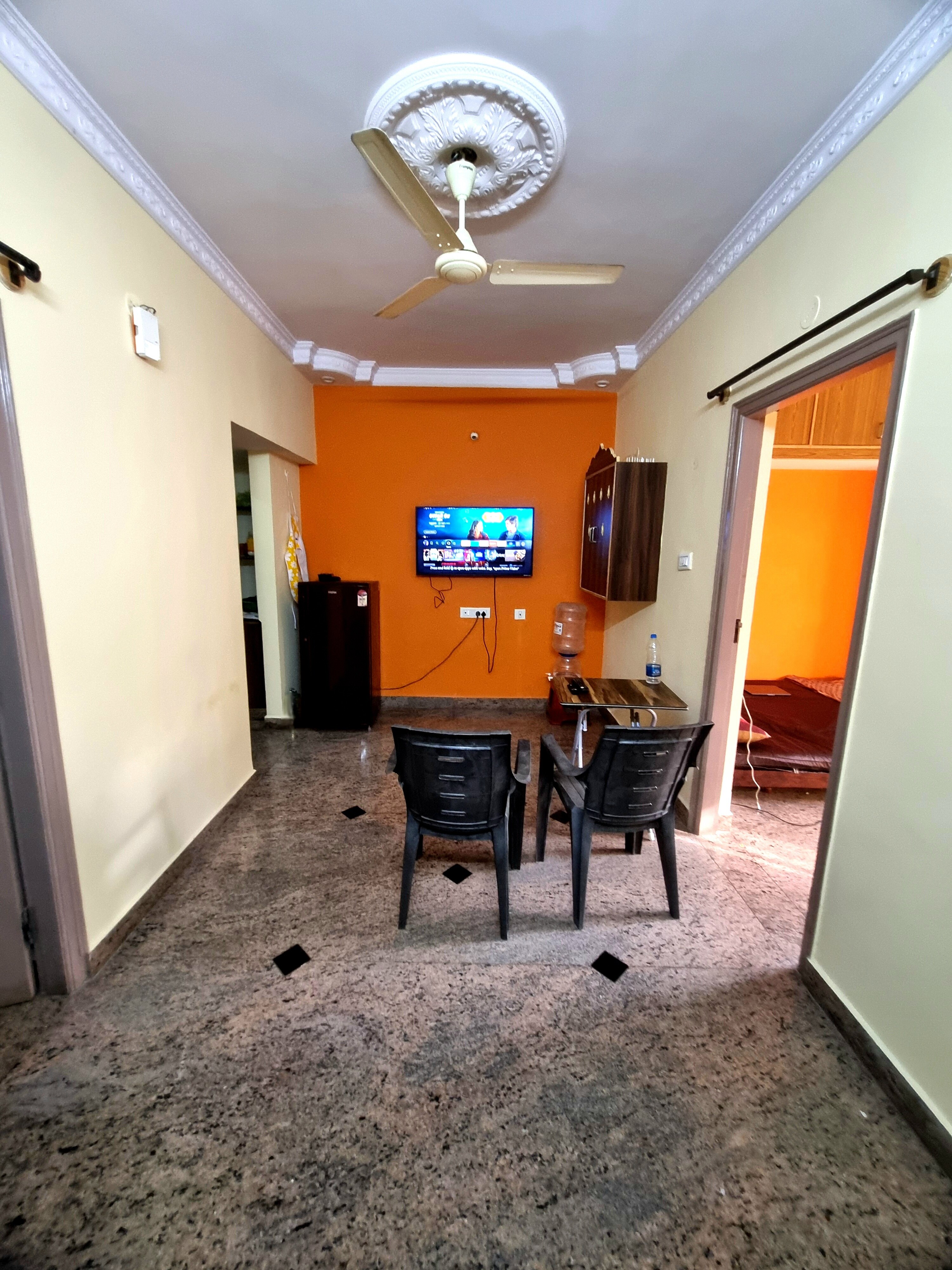Cozy 1BHK w/ WiFi, Smart TV & Near Peaceful Lake - Tap to explore photos