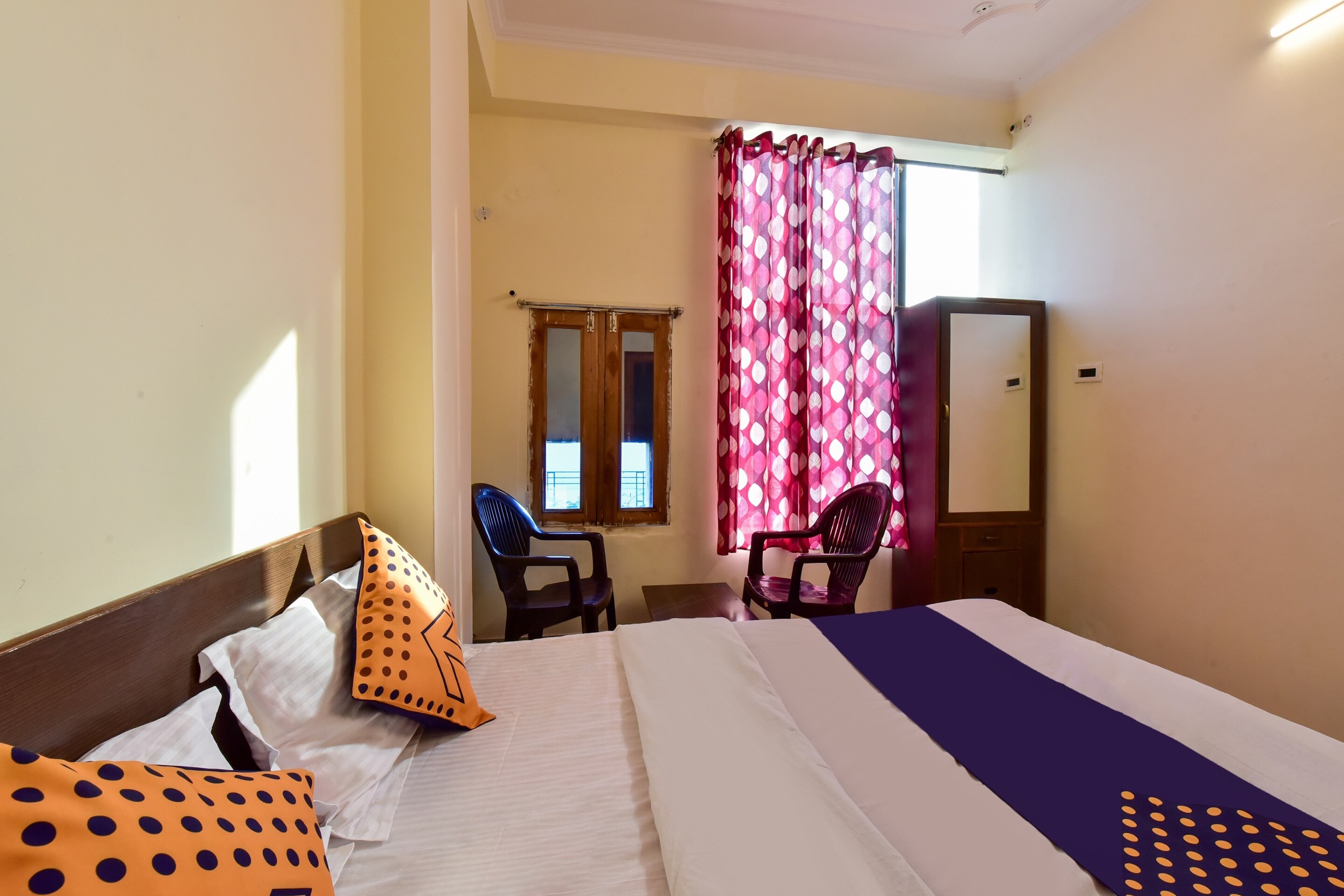 Hotel O Taj Inn - Tap to explore photos