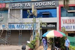 ZipStay Shreya Lodging, Thane