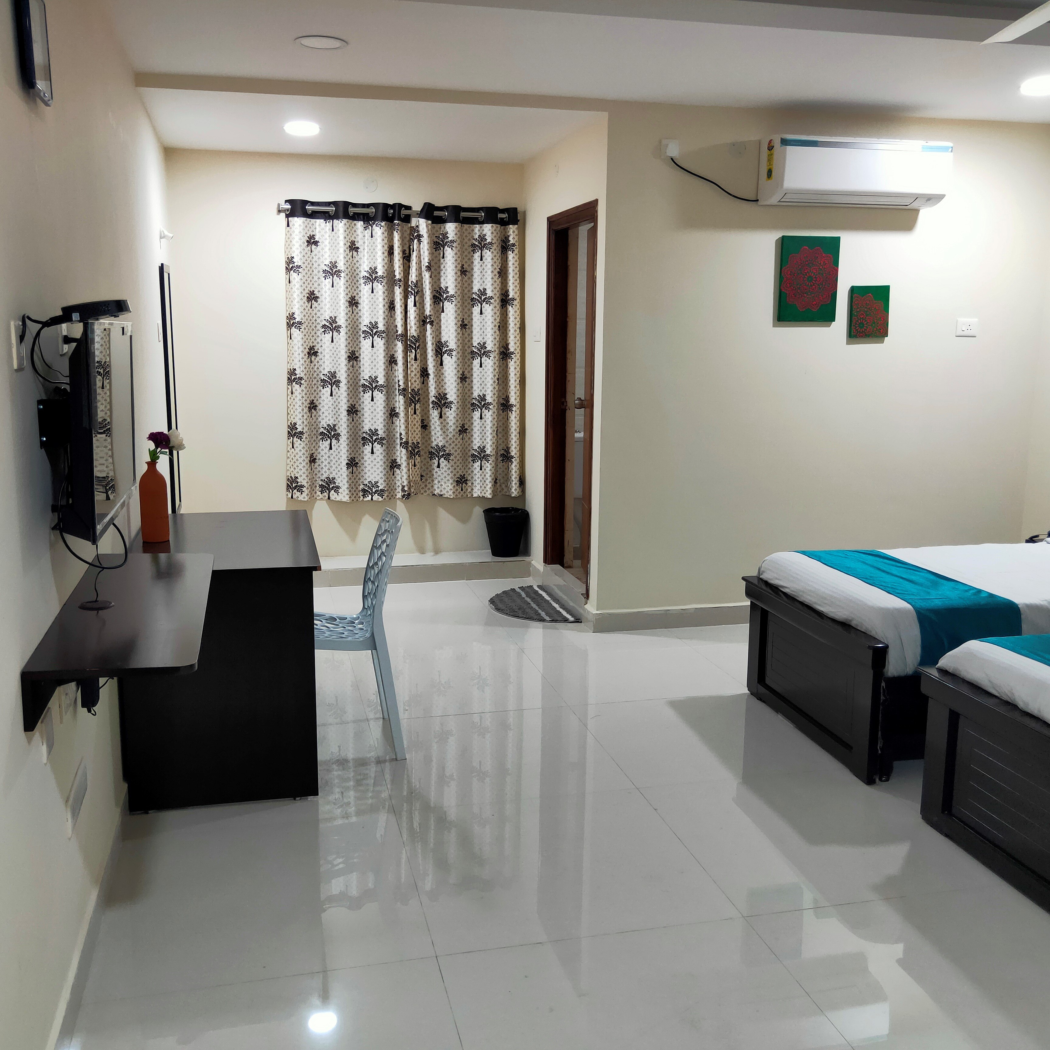 Pavan Sai Service Apartment - Tap to explore photos